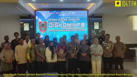 Gelar penandatanganan berita acara dan sertijab, sejumlah pejabat struktural Diskominfo Kalsel resmi berganti. (BDR/RH)  ------ Informasi seputar Kalimantan Selatan lainnya, juga dapat anda dengarkan melalui 104,7 Radio Abdi Persada FM di program 'Reportase Malam' setiap jam 20.00 WITA dan 'Reportase Pagi' setiap jam 07.15 WITA.  #serahterimajabatan #pejabat  #tugasnegara #Pemerintahprovinsikalimantanselatan  #ProvinsiKalimantanSelatan 