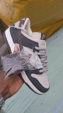 Nike Sb Dunk Low | Pointures : 39 à 45 | Contact : +228 97 27 96 40 (WhatsApp & Appel) #NikeSBDunkLow #NikeSB #Nike #NikeSBDunk 