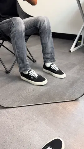 🤩 #sepatusneakers #sepatucowok #sepatuhitamputih #sepatusekolah #sepatukuliah 