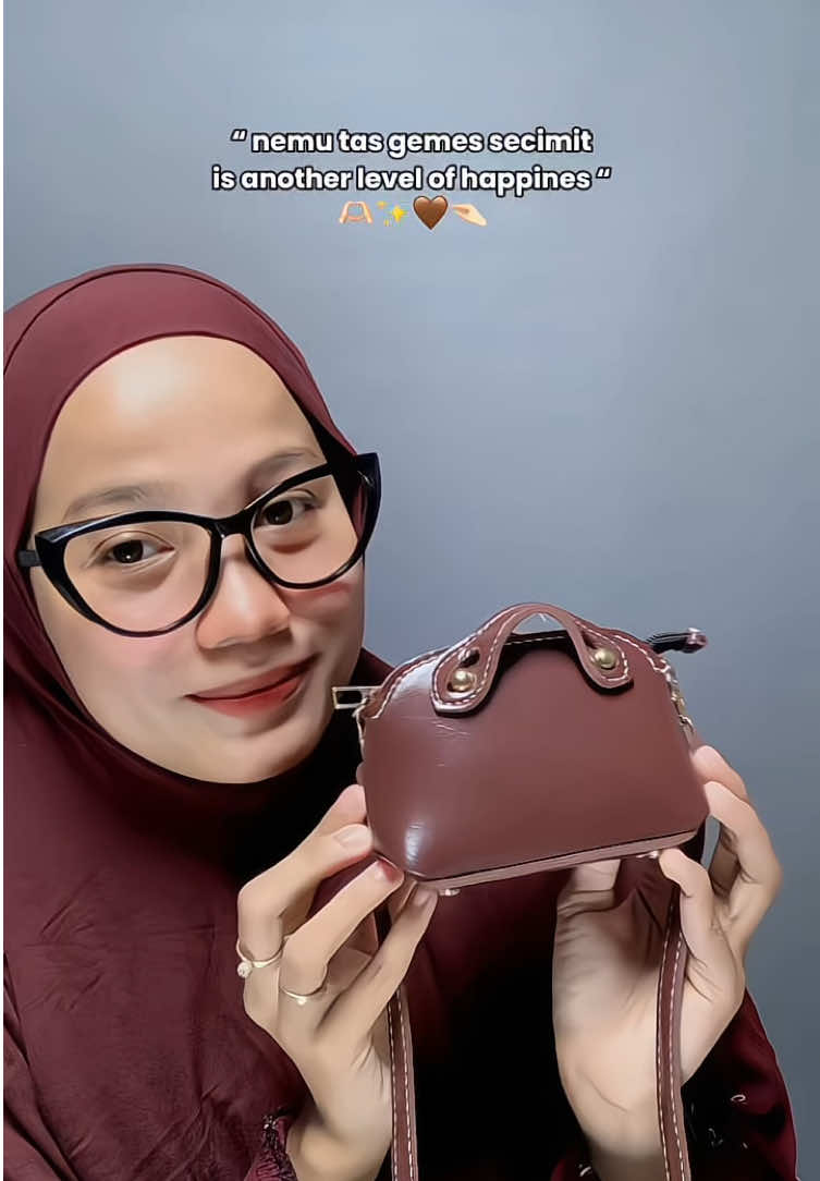 gemesnyoo 😍 duh gabisa acu tuh kalo nemu yg mungil” gini huhu 😭🫶🏻🤎 #taswanita #fyp #miniaturtassherly #taskecil #minibag 