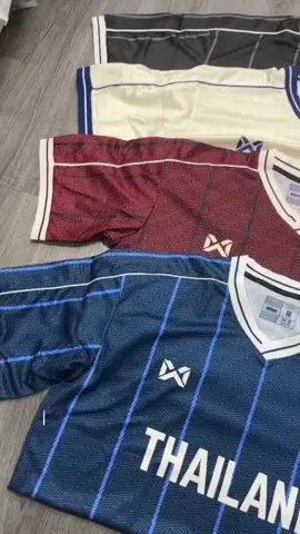 ขายเสื้อทีมชาติไทยเสื้อโอเวอร์ไซร์ รุ่นWA - 243FBATH10 มีเสื้อกีฬาสวยๆใส่กันรึยังเเนะนำตัวนี้สวยจริงอย่าพลาดรีบซื้อเดี๋ยวขาดตลาดงับ😍 #warrix #เสื้อทีมชาติไทย #บอลไทย #FAthailand #เสื้อบอล 