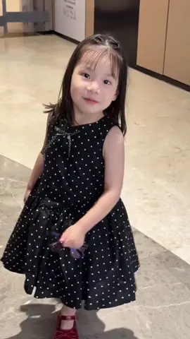 Váy chấm bi bé gái#vayxinhbegai #babygirrl💜 #mevaembe❤️❤️❤️ #quanaotreem #thinhhanh #quanaobegai 