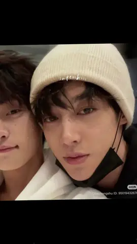 HÁT KHÔNG HAY, ĐƯỢC CÁI HAY CẦM MIC.  