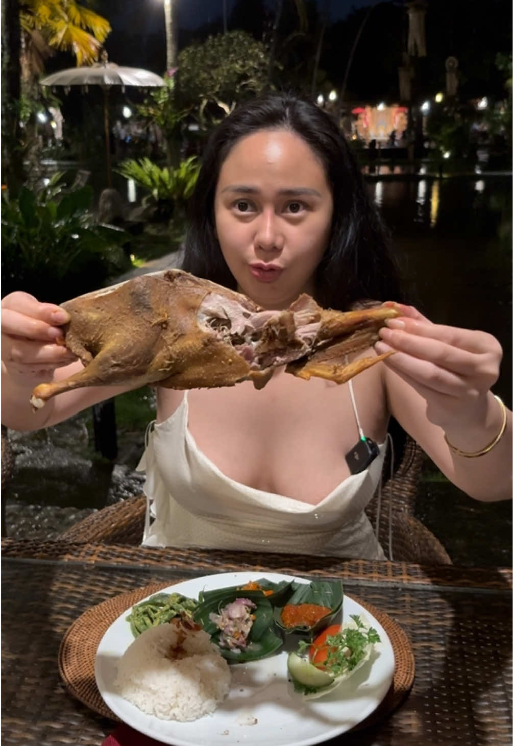 Makan bebek kesukaan gue di bali @bebektepisawahubud
