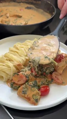 idée de recette ultra simple de tagliatelles aux épinards et au poulet #idéerecette #recetterapide #recettefacile #pasta 