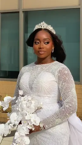 A beauty that shines from within, polished with a flawless transformation. For my intending brides, this is the glow waiting for you on your big day. ✨✨✨ Book a session to save your slot. 💄 Call/ WhatsApp: 09160258930 #softglam #bridalmua #muainlekki #beauty #lagosmakeupartist 