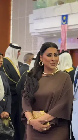 تفاصيل اللوك :  مكياج المبدع اخوي باسل  ‪@basil.a.r‬  الشعر : صالون ريان هير لونج‪@rayankh7 ‬‪@rayanhloungebh‬gebh⁩ الكوافير @ibrahimmecc #شيماء_سبت #مشاهير_تيك_توك #اكسبلور  #ترند #الفجيرة_تجمعنا #البحرين #السعودية #الكويت #الامارات #قطر #عمان #الترند_بطريقتنا #حركة_اكسبلور  #الشعب_الصيني_ماله_حل  #trend #Explore #fyp #foryoupage    #tiktok  #onthisday   #pourtoi #foryou  #capcut #viral #viralvideo 