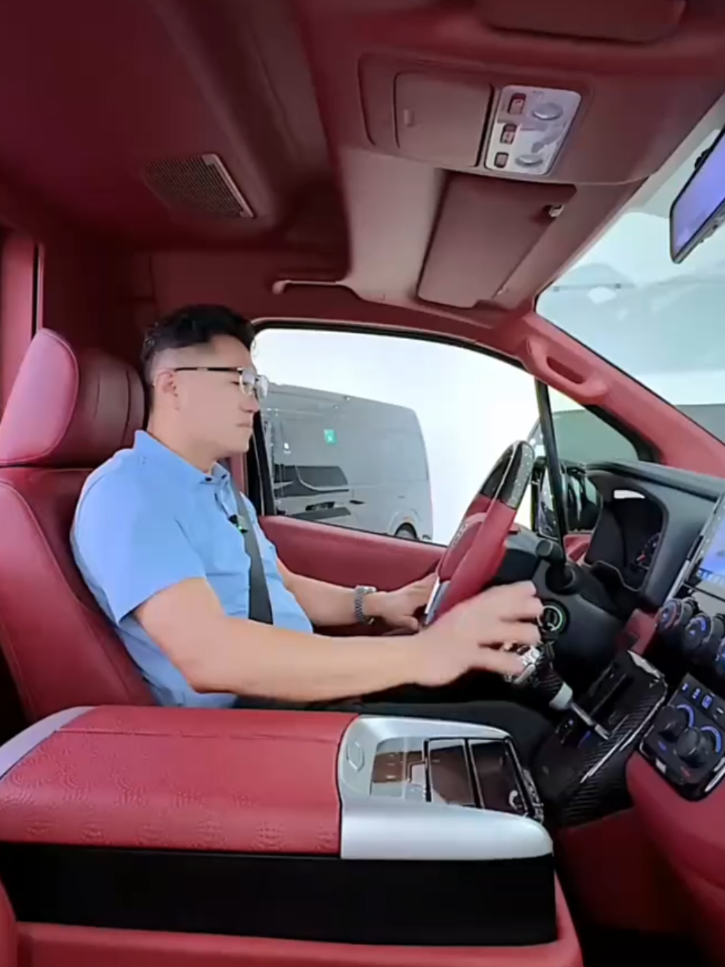 Meet the Toyota Hiace 2025 – built for every journey 🌍 #ToyotaHiace2025 #VanAdventures #CarTokUSA #ToyotaFam #FutureDrive