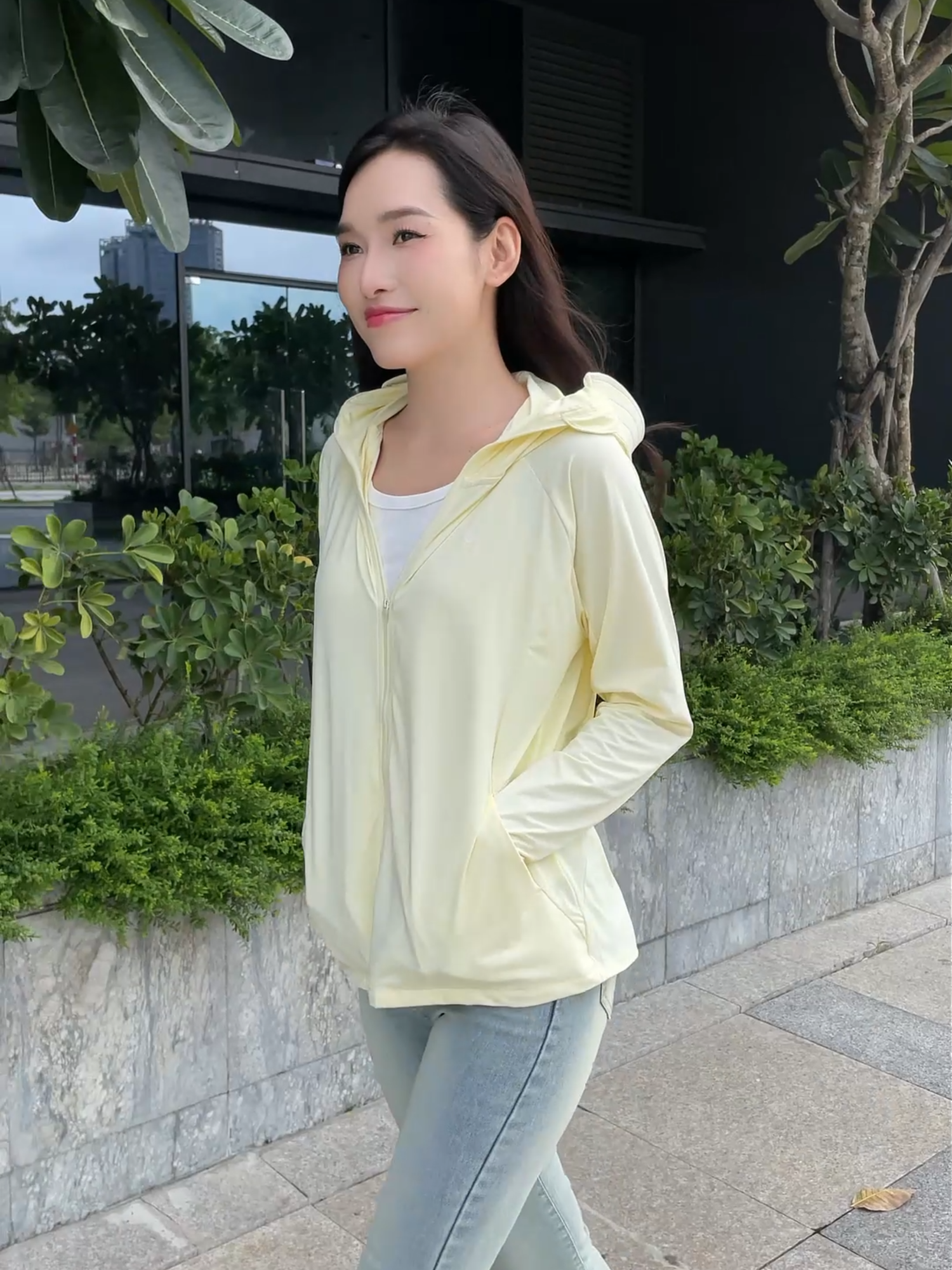 Từ outfit casual -> khoác jacket NEAU -> tự tin bước ra đường. Không lo trời nắng - không ngại đen da vì đã có NEAU đồng hành ở mọi cung đường. #NEAU #chốngnắng #tiktok fashion #thoitrangnu #uvprotection #thểthao #fypviralシ #aochongnang #OOTD