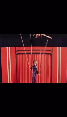 But don't be scared, we also have other billionaires who wants to rule the US. #jdvance #oligarchy #uspolitics #peterthiel #politics 