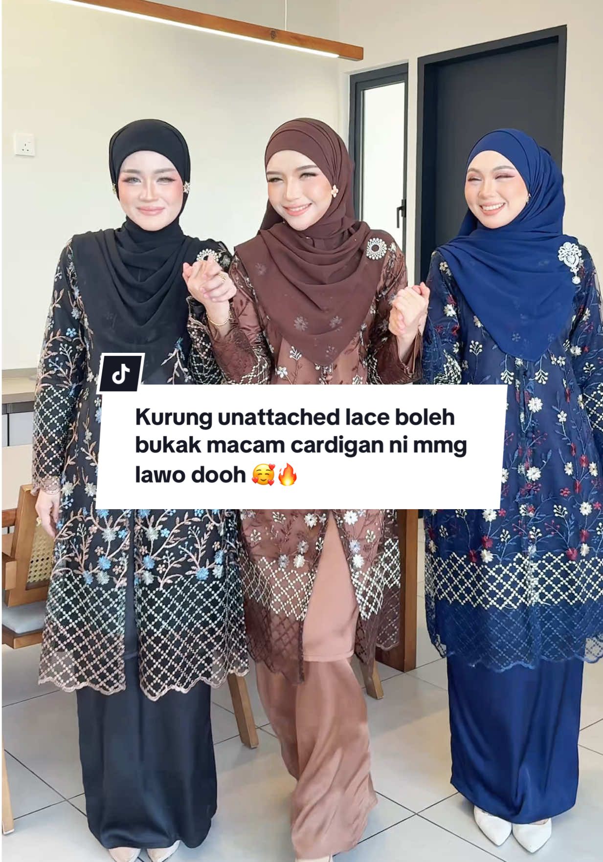 Kurung unattached lace boleh bukak macam cardigan ni mmg lawo dooh, kalau pakai pergi mana2 event confirm korang yg paling cantik 😍✨ Takkan taknak look cantik macamni kalau nak jom masuk live launching Isnin jam 9pagi  #nfhboutiquegallery #kurung #bajuwanita #kurungcantik #kurungmurah 