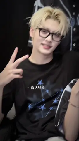 : hạnh phúc là khi đứa bn ko đu kpop khen bias mình đẹp 😭🙏 #soobin #txt #moa #tomorrow_x_together #xh 