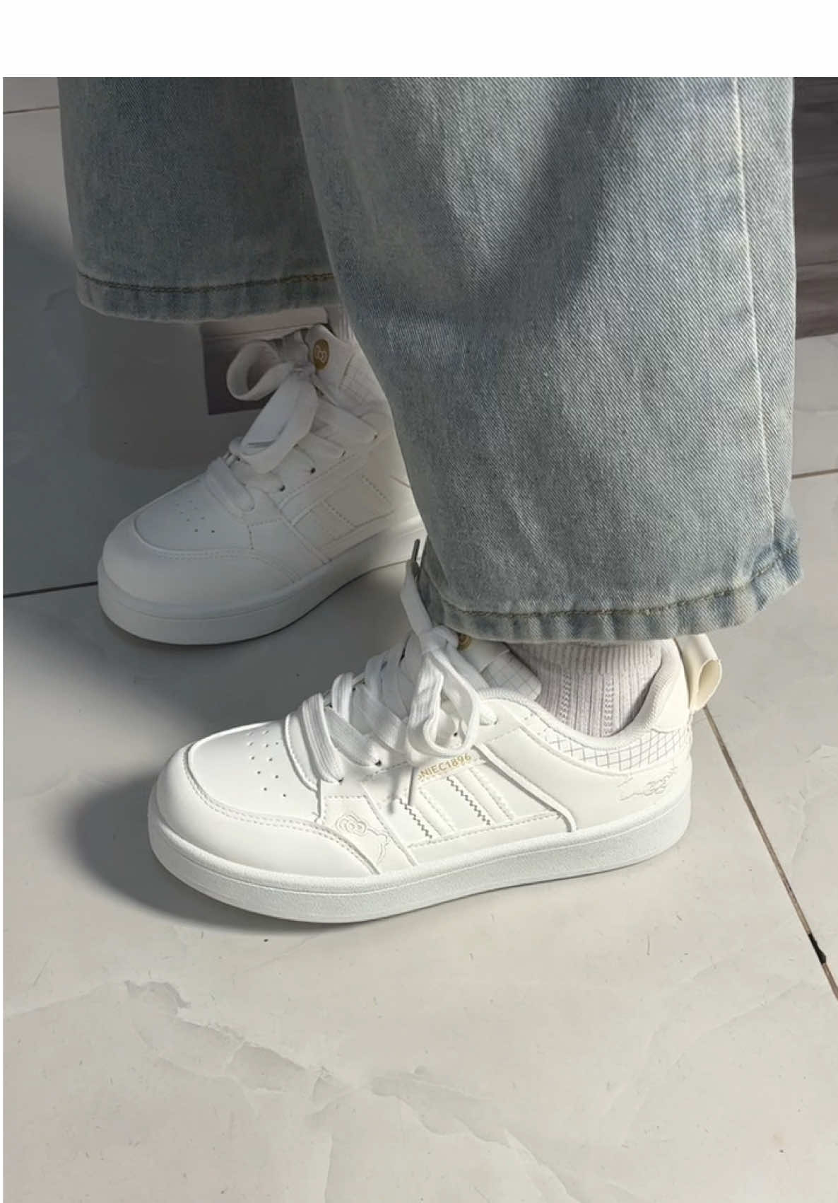 Giày thể thao phong cách trẻ trung phối màu 2 sọc #giaythethao #sneakers #giaydep #giaynu #xuhuong 