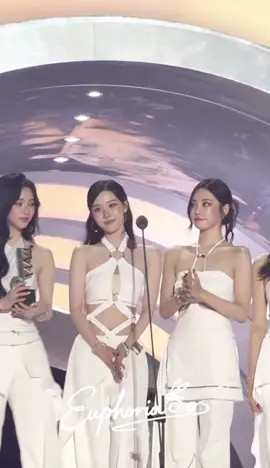 The girls' reaction 😂😂 #kARINA #winter #giselle #ningning #aespa 