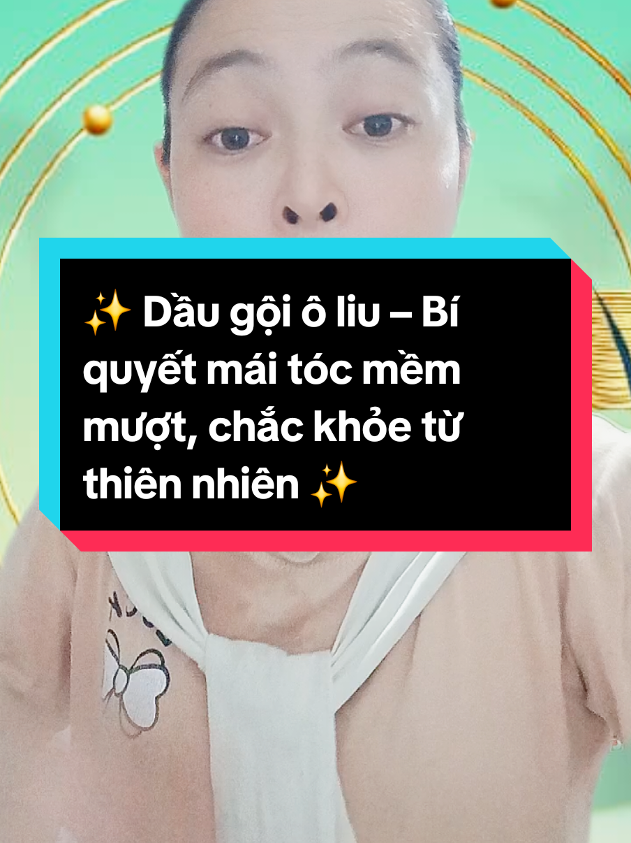✨ Dầu gội ô liu – Bí quyết mái tóc mềm mượt, chắc khỏe từ thiên nhiên ✨ Bạn đang tìm kiếm một giải pháp chăm sóc tóc an toàn, tự nhiên mà vẫn mang lại hiệu quả vượt trội? Dầu gội ô liu chính là lựa chọn hoàn hảo. 🌿 Chiết xuất từ tinh dầu ô liu nguyên chất – giàu vitamin E, A và các chất chống oxy hóa giúp nuôi dưỡng từng sợi tóc từ gốc đến ngọn. 💧 Dưỡng ẩm sâu – phục hồi mái tóc khô xơ, hư tổn, mang lại độ mềm mại tự nhiên. 🌸 Không chứa hóa chất gắt – an toàn, dịu nhẹ cho da đầu, phù hợp với cả tóc yếu và da đầu nhạy cảm. ✨ Sức sống tràn đầy – tóc bóng mượt, chắc khỏe và dễ vào nếp hơn mỗi ngày. 👉 Nếu bạn mong muốn một mái tóc bồng bềnh, khỏe đẹp từ gốc, hãy để dầu gội ô liu đồng hành trong chu trình chăm sóc tóc hằng ngày. Mỗi lần gội không chỉ là làm sạch, mà còn là liệu trình nuôi dưỡng sâu từ thiên nhiên. #hoaly9592  #xuhuong  #oliv  #daugoi  #daugoioliv  @Hoa Lý 