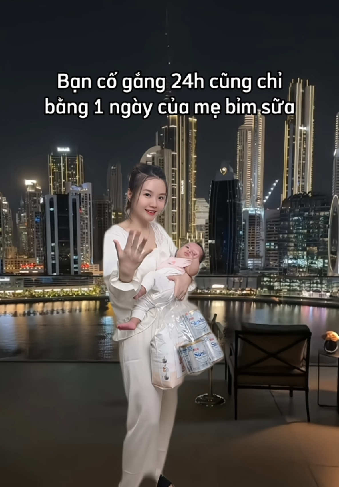 1 ngày bình thường của mẹ bỉm. Ai ghen tị sẽ bảo là ghép 😌 #mevabe #thuonghai #dubai #similactotalprotection #camyen 