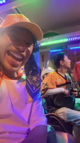 Anh này bồ ai 