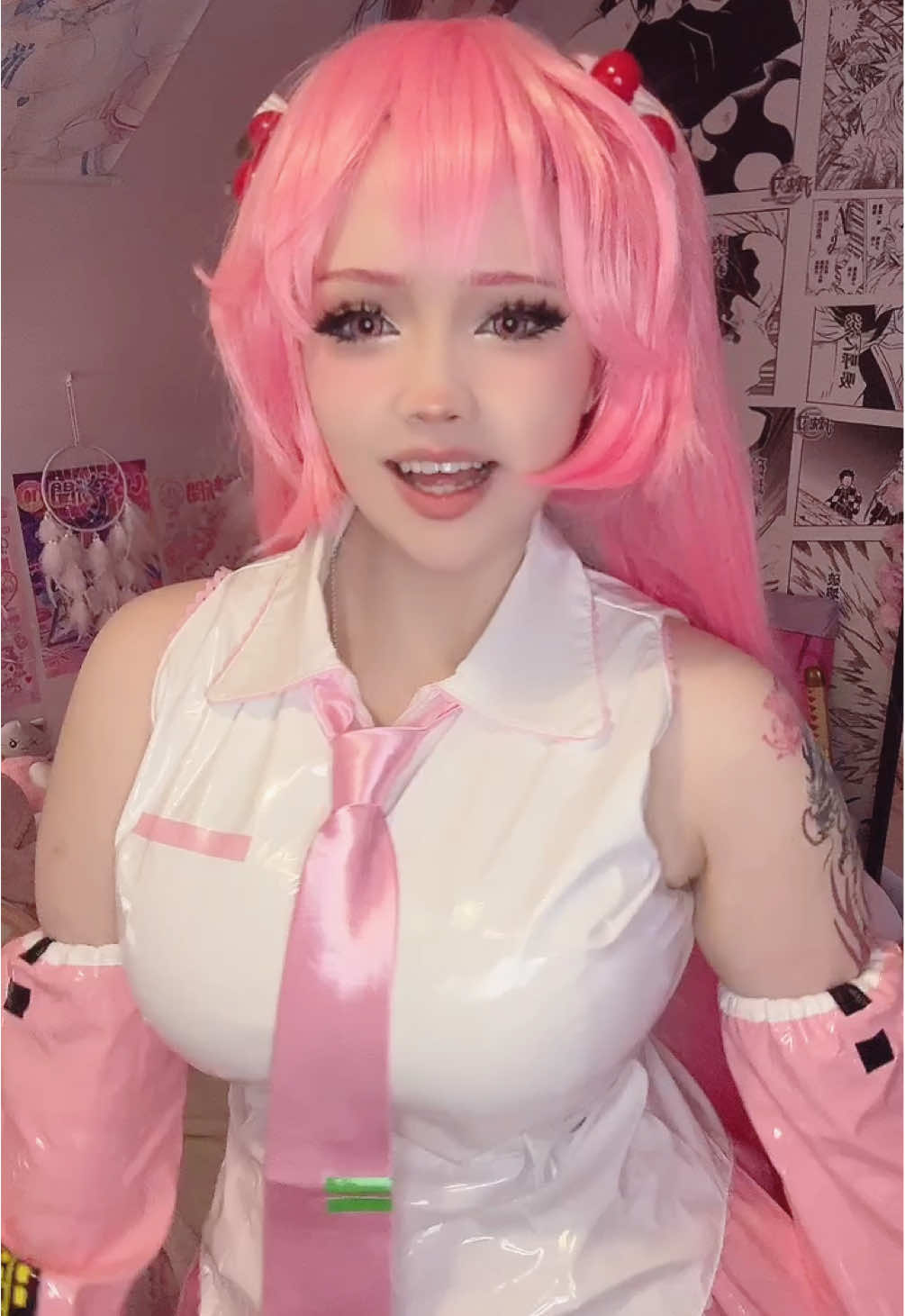 hey guyzz! #miku #mikucosplay #hatsunemiku #hatsunemikucosplay #mikuhatsunecosplay 