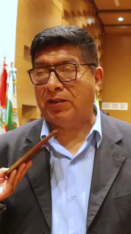 En homenaje a los 215 años de la Gesta Libertaria de Cochabamba y en el marco del Bicentenario de Bolivia, el diputado Ramiro Venegas (MAS-IPSP) impulsó un acto de reconocimiento a profesionales destacados del ámbito militar, policial, jurídico, cultural y académico, resaltando su aporte al desarrollo nacional y al progreso de Bolivia. #LegislaturaDelBicentenario  #CámaraDeDiputados  #reconocimiento