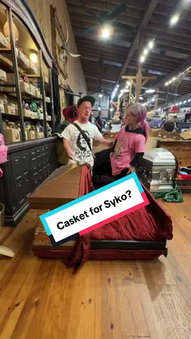 Casket for Syko from @✨JadedArtCollective✨? #casket #coffin #microwrestling 