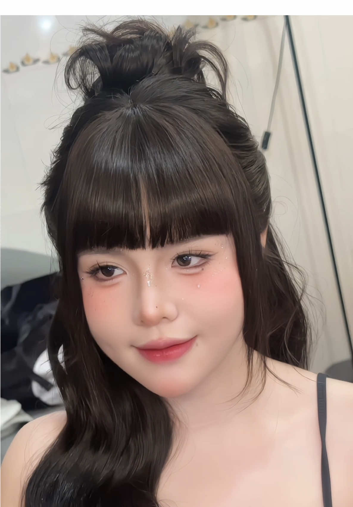 Make cho bé khách Chủ Tiệc sinh nhật . Nghe bé khách nói là được mấy bé mẫu đáng yêu từng làm ở tiệm của c giới thiệu cho c . Cám ơn tụi em nhiều nha . Đợi hình bé yêu Ngọc Diễm nha#teamKimNgocmakeup #makeupkimngoc #makeupcôdâuBìnhDương #daotaomakeup #makeupbinhduong 