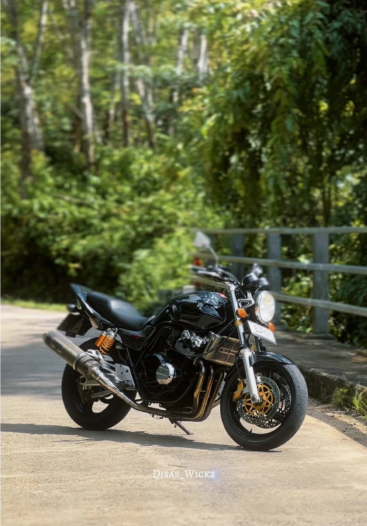 New look 😩🖤 (CB400SF Spec3 Modified) #honda #cb400sf #spec2 #highcapacitysrilanka🇱🇰  #creatorsearchinsights 