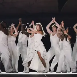 I really loove this transition. #torturedpoetsdepartment #taylorswift #swiftie #swifttok #ts12 #thelifeofashowgirl #taylorsversion #taylornation #foryoupage #aesthetic 