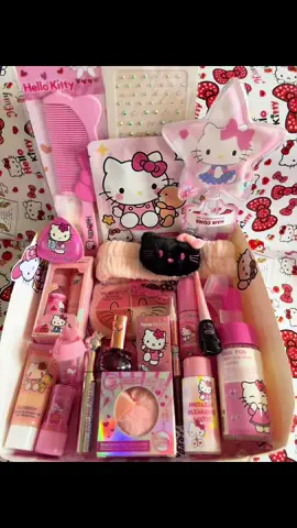 Mi cumpleaños va a ser pronto, no lo olvidesss🥹 #cajademaquillaje  #hellokitty  #regalos  #girls  #fyp 