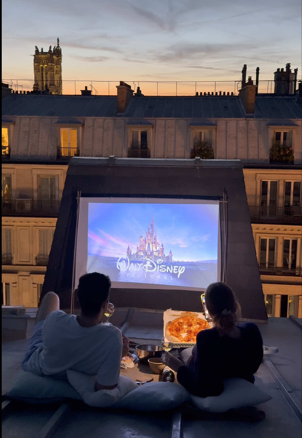Movie Night with @XGIMI & @Rooftops_paris  • • #fyp #videoprojecteur #filmtok #paris #amis  