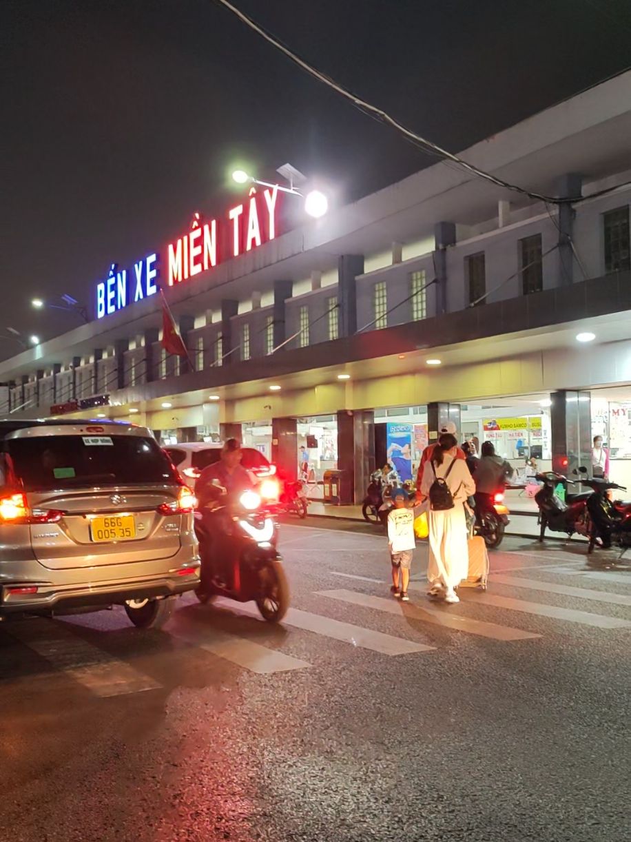 Bến xe miền tây Sài Gòn về đêm #review #saigon #di1minht #fyp 