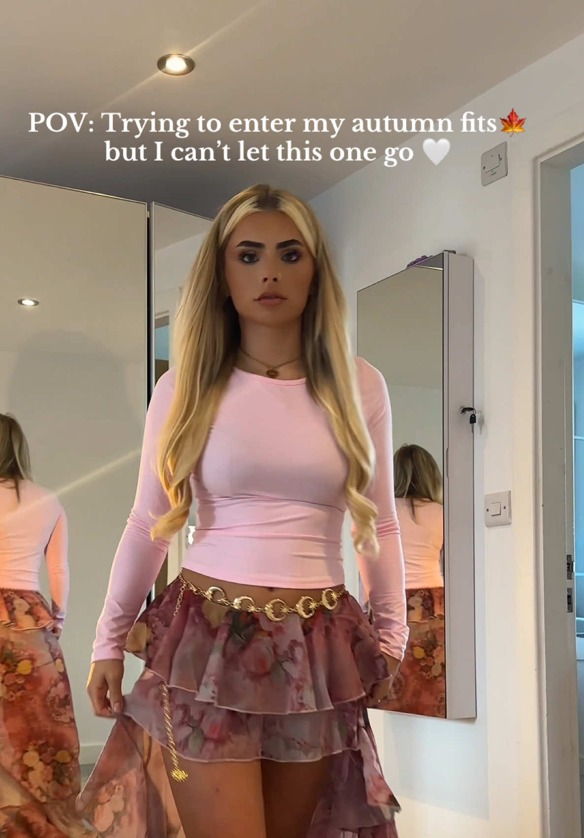 Obsessed with autumn fits🍂, but I didn’t even get to wear this?????AHHH !!😩🫠 #OOTD #skirt #pink #tiktokshop 