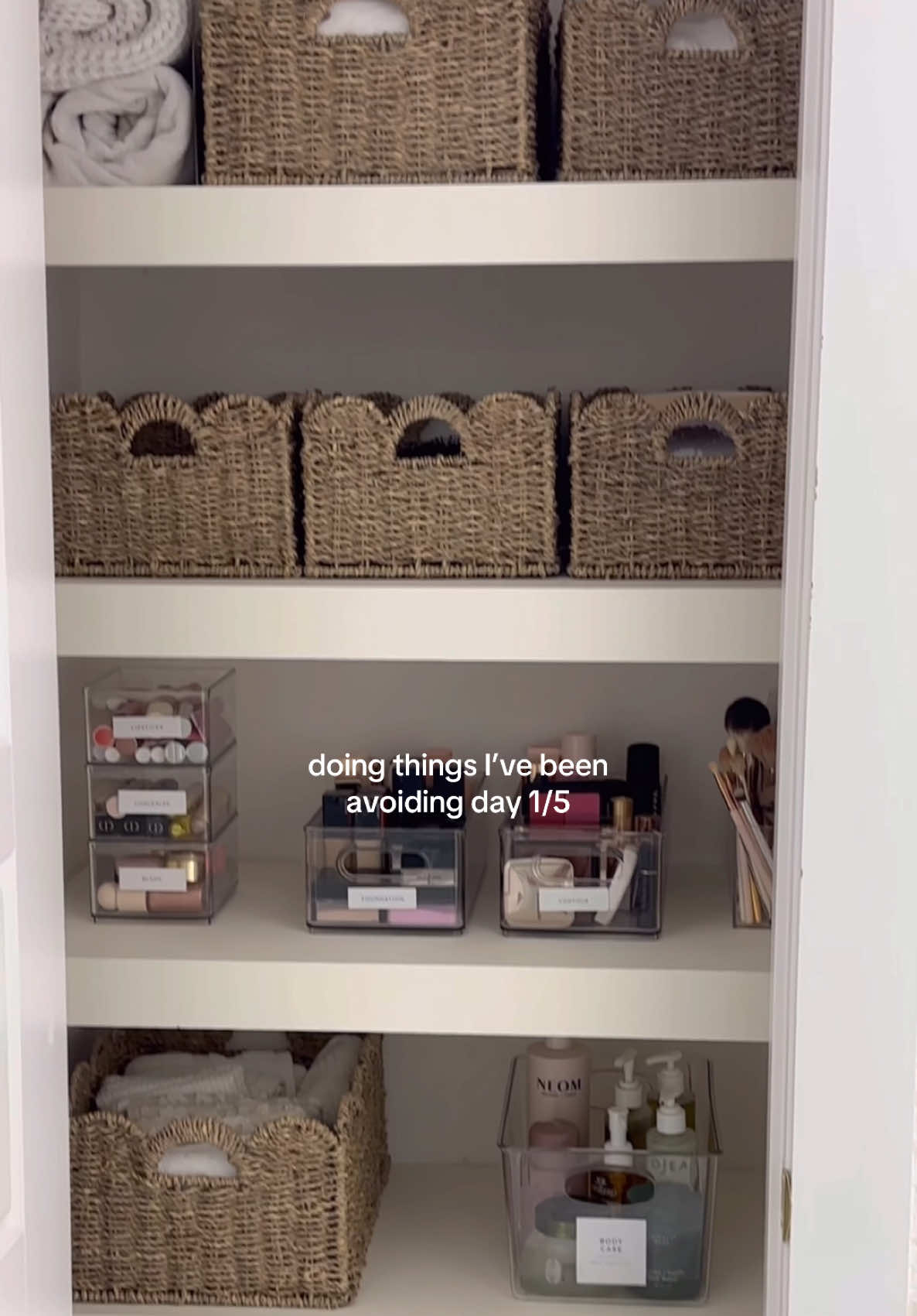 Bringing this series back! 🫶🏼 These wire rack covers from Amazon are a game changer! 🤎 I have everything on my LTK + Amazon! #linencloset #organizewithme #thingsivebeenavoiding #linenclosetorganization #organizedhome 