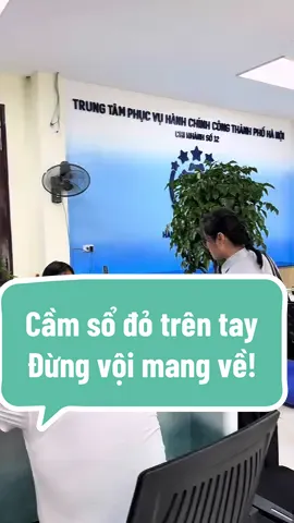 Rất nhiều người khi nhận được sổ đỏ thì vui mừng quá, cầm về luôn mà quên mất: PHẢI kiểm tra kỹ tại chỗ! Sai sót là phải đính chính, tốn công, tốn thời gian. Đây là 9 mục bạn cần kiểm tra NGAY tại văn phòng đăng ký đất đai! 👉 Lưu video lại để không quên! 👉 Follow mình để biết thêm mẹo pháp lý nhà đất đơn giản, dễ hiểu!#phaplynhadat #sodo #batdongsan #hoalac 
