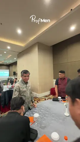 Program Jaminan Sosial Tenaga Kerja bagi kelompok Pekerja Bukan Penerima Upah. Program ini penting, karena kita ingin memastikan seluruh pekerja termasuk yang mandiri dan informal juga mendapat perlindungan. Dengan iuran yang relatif terjangkau, Rp16.800 per bulan, saya berharap tidak menjadi beban, tetapi justru menjadi ikhtiar perlindungan jika suatu saat terjadi risiko kerja. Semoga semakin banyak pekerja yang terlindungi dan merasakan manfaat nyata dari jaminan sosial tenaga kerja ini.