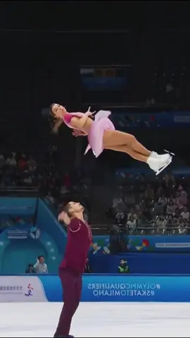 Just wow #figureskatingcouple #IceSkating #wow #patinajeartistico #highlights 