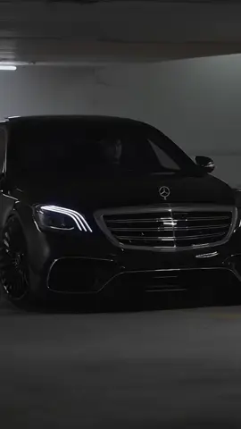 Mercedes spent $13 billion creating a luxury spaceship that makes other cars look prehistoric 🤯 The W222 S-Class has massage seats and can literally see potholes coming 🔥#MercedesSClass #W222 #CarTok #Mercedes #Luxury 