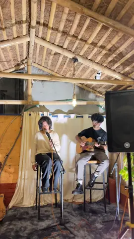 Amazing poetry night at @Chiya Maya 💗 #fyp #poetry #night #mom #voice 