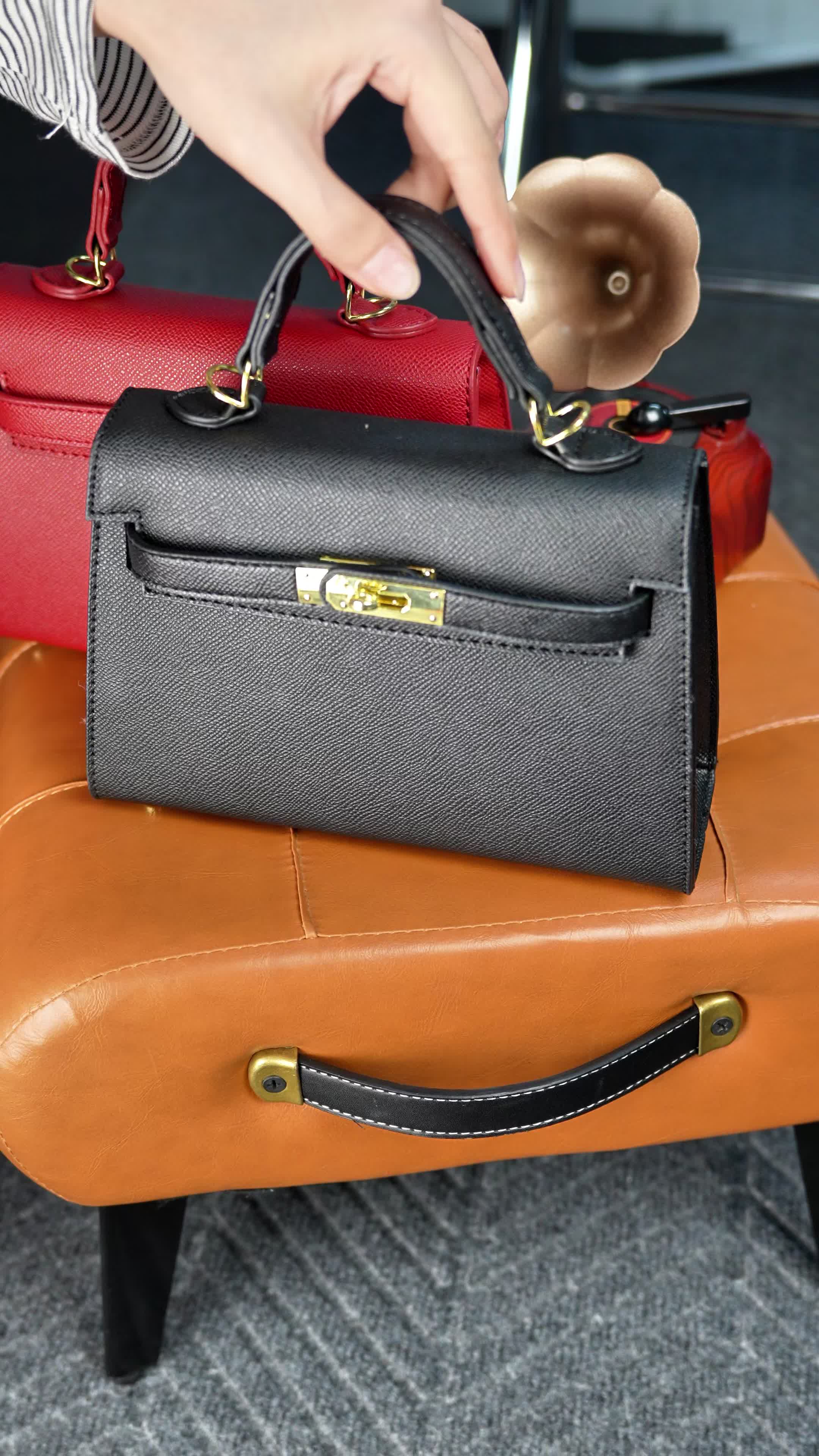 Trendy Black Crossbag Bag for Women #handbagslover #trendybags #womenbags #handbagreview #fashionbags #handbaglover #kellybags #crossbodybagsforwomen #kurtgeigerbag #kellybag