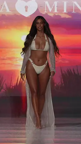 Is this considered a sleeper build? Miami Swim Week 📸  #fyp #foryoupage #swimweek #fashion #bikini 