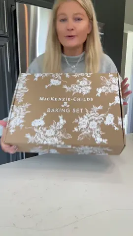 The Mackenzie-Childs baking set is stunning!  A 9x13 dish that is oven safe up to 400 degrees, dishwasher safe and comes with the bistro mits!  Perfection!#mackenziechilds #bakingdish #casserole #kitchenfinds #baking @QVC, Inc #giftsforher #giftideas #kitchenmusthaves 