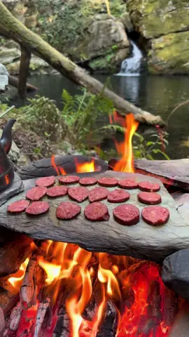 Sucuklu Sandviç Pizza 🥪  Sausage sandwich pizza #outdoorcooking #asmrsounds #Outdoors #camping 
