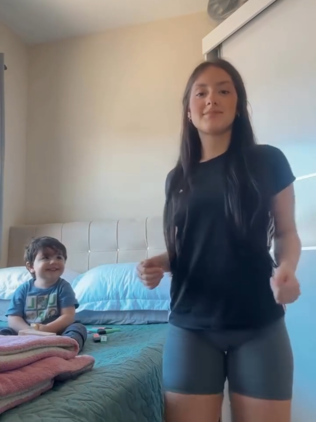 Novinha arrasando na dancinha 🔥 #NovinhaLinda #DancinhaTikTok #ViralBrasil #TikTokGirls #TrendDoMomento