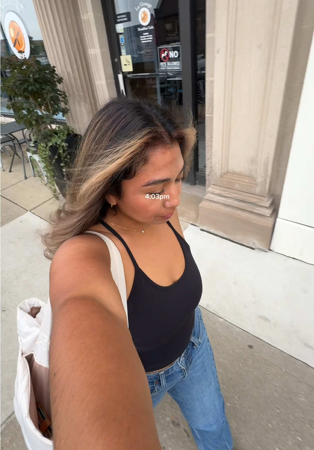 the struggle of having dark hair and wanting to go lighter 🥲 but i love how it turned out #diml #hairvlog #balayage #dayinthelife 