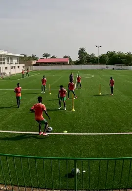 📐📐📐 @Gambinos💚🤍  #football #passing #footballtiktok #africa #fyp 