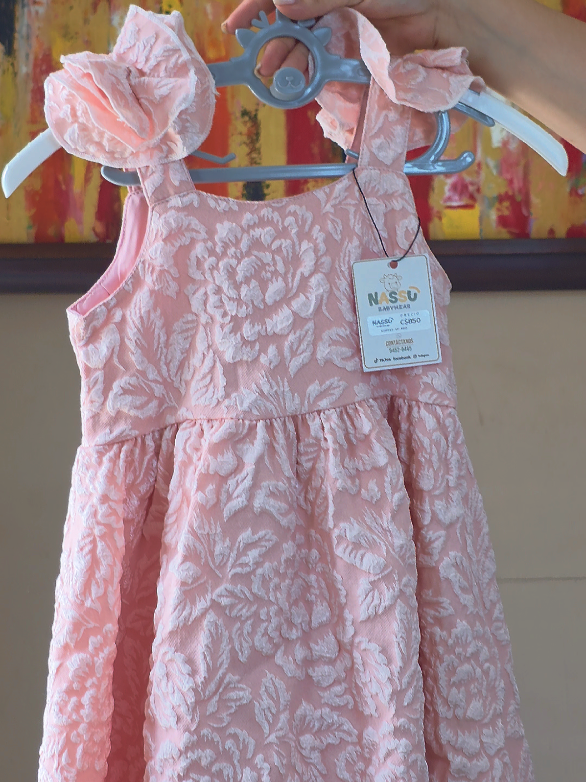 ✨ Cada detalle cuenta cuando se trata de vestir a tu pequeña 🤍🧡. Este hermoso vestido combina comodidad, dulzura y estilo para que luzca radiante en cualquier ocasión 💕👗. 📍 Disponible en Colectivo Blooming, Plaza Eclipse Managua Módulo E42B 📲 Pedidos al WhatsApp: 8452 8445 / 8629 4148