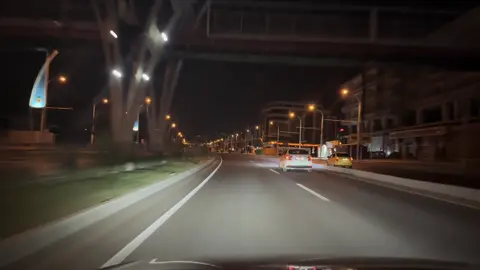 Seni anlattığım insanlara beni mahcup edişini mi,,, seni var etmeye çalıştıkça kendimi yok edişimi mi anlatayım ben şimdi...