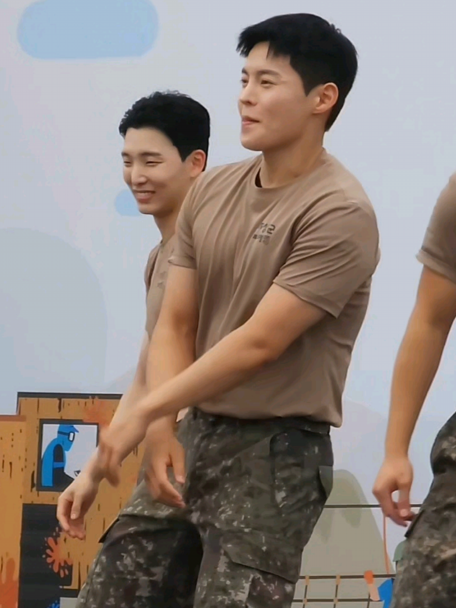 250919 - Like Jennie  (Multi focus)  Gyeryong Army Festival Dawon/Sangkyuk - SF9 Seoho - Oneus  Yunhyeong - iKon Sungkook - Vanner  Byeonggeun/Hwi - Ciipher Jaewon/KiDO - Tempest and a lot of talented dancers etc ☺️ #LikeJennie #Seoho #Sanghyuk #Sungkook #KiDO 