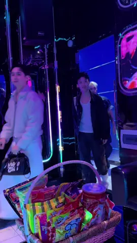 Đừng để nhỏ bạn thân đô bất tử thấy clip nay..!