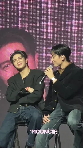 🦈:พี่ไม่ได้อะไรเลยเนี่ยคนอื่นก็เป็นแค่คนอื่น ก็รู้ว่าสำคัญที่สุดอยู่แล้วนิ 🐶:เธมหายโกรธแล้ว คือต้องบอกว่าเมื้อกี้มีวิลเลี่ยม50%เธม50% แต่ว่าเราไม่ได้ยินโทนเสียงของโป้มานานมากๆแล้ว ก็เลยแบบทัชนิดนึง เอาจริงมั้ยเขินจริงจังมากㅠㅠ Cr.moonclip WILLIAMEST 1ST IN TAIPEI #WilliamEst1stFMTaipei #Estsupha #williamjakrapatr🎸 #foryoupage❤️❤️ #fypシ @est_rvp @Zloty 