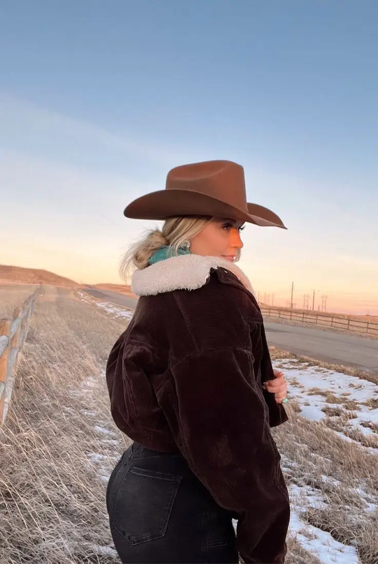 cowgirls look music country rodeo festival outfit mood chapéu inspiração rodeio Western , inspiração de roupa country , inspo outfit mood country vibes chapéu , Dallas , Texas Arizona canada EUA Brasil cowboy cowgirls Virgínia, Hudson, Alberta, #western #cowgirl #country #countrymusic #chapeu 